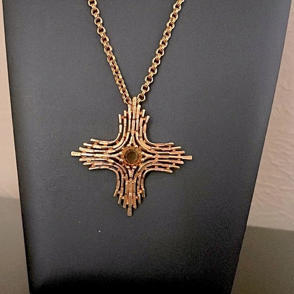 SARAH COVENTRY Vintage 1970s Gold Tone Omega Cross Pendant. - Picture 13 of 13